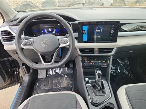 New 2025 Volkswagen Taos SE image 9