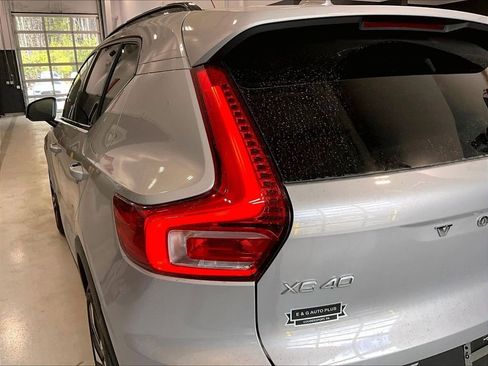 Used 2025 Volvo XC40 B5 Plus image 26