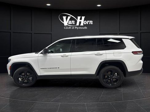 Used 2024 Jeep Grand Cherokee L Limited w/ Black Appearance Package AWD/4WD image 4
