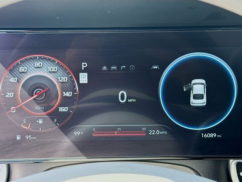 Used 2024 Hyundai Elantra SEL FWD image 9