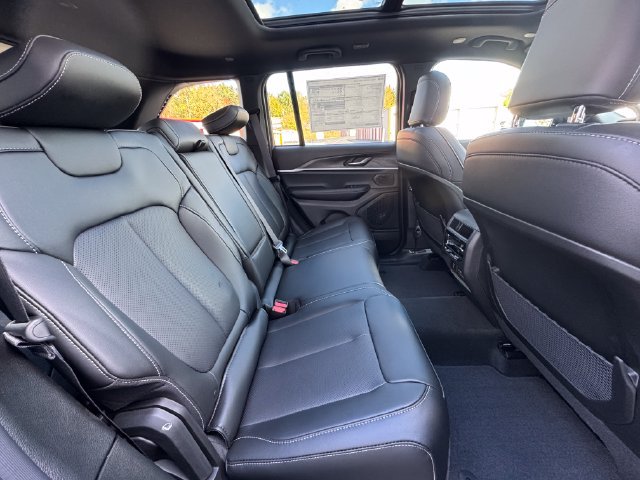 New 2027 Jeep Grand Cherokee Limited AWD/4WD image 27