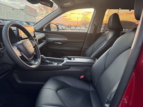 Used 2025 Toyota Grand Highlander AWD image 15