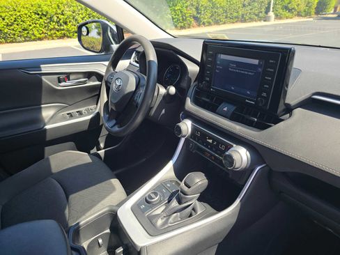 Used 2022 Toyota RAV4 XLE image 11