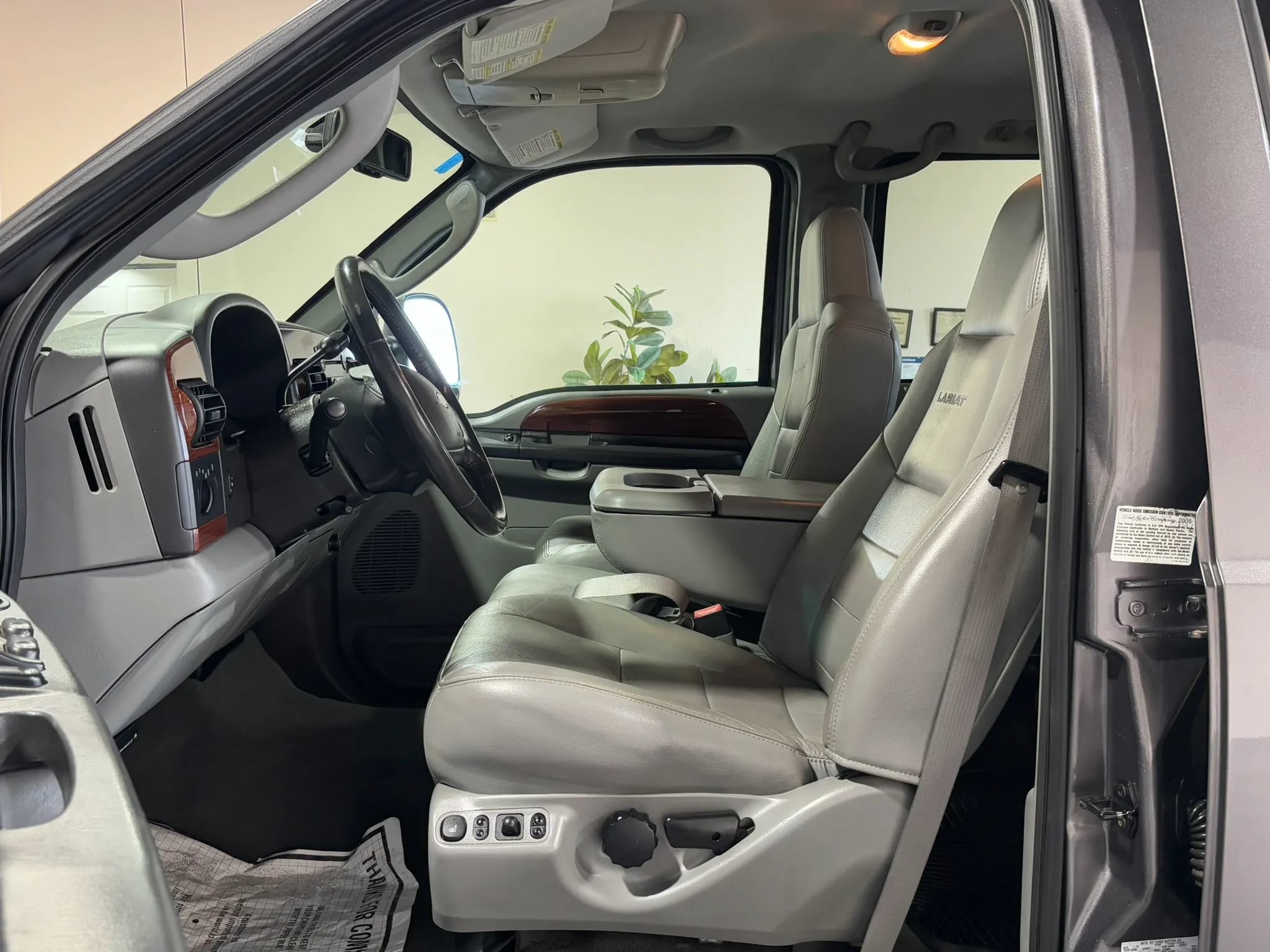 Used 2006 Ford F350 Lariat AWD/4WD image 9