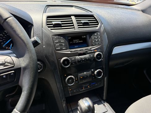 Used 2018 Ford Explorer XLT image 19