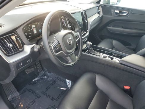Used 2020 Volvo XC60 T5 Momentum w/ Protection Package Premier image 16