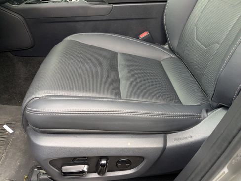 Used 2024 Lexus GX 550 w/ Accessory Package (Z1) image 6