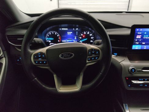 Used 2023 Ford Explorer XLT w/ Equipment Group 202A RWD image 22
