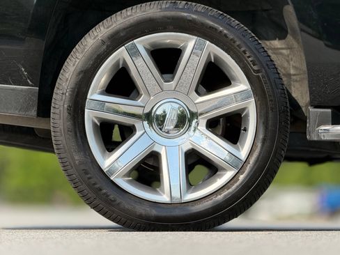 Used 2018 Cadillac Escalade Premium Luxury RWD image 20