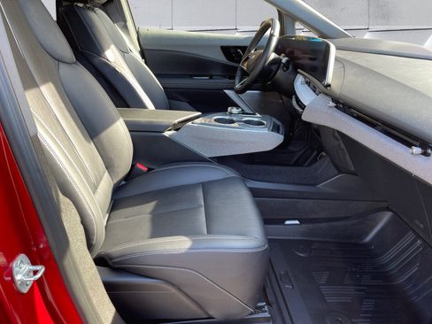 Certified 2025 Cadillac Optiq Sport 2 w/ LPO, Floor Liner Package AWD/4WD image 16