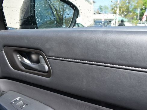 Used 2025 Nissan Pathfinder SV FWD image 23