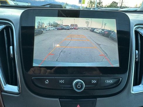 Used 2017 Chevrolet Malibu Premier FWD image 18