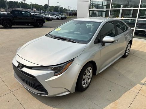 Used 2024 Toyota Corolla LE FWD image 3