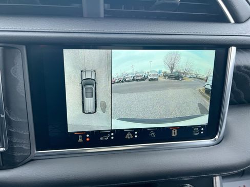 Used 2024 GMC Yukon Denali w/ Denali Reserve Package image 18