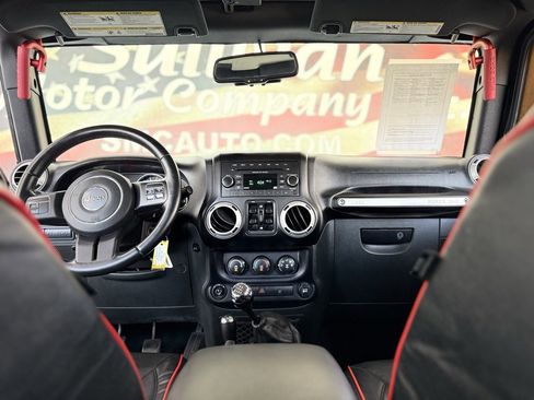 Used 2015 Jeep Wrangler Unlimited Rubicon w/ Max Tow Package image 30