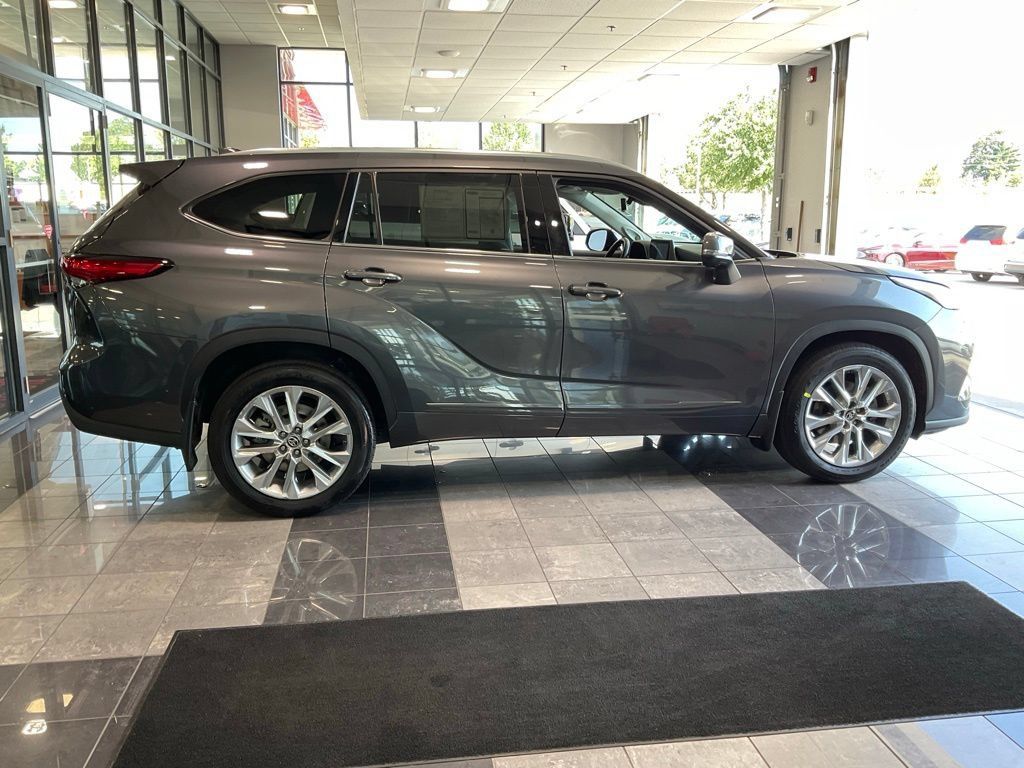 Used 2020 Toyota Highlander Limited w/ Protection Package #3 AWD/4WD image 6
