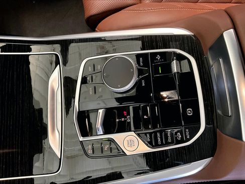 Used 2025 BMW X7 xDrive40i w/ M Sport Package image 15