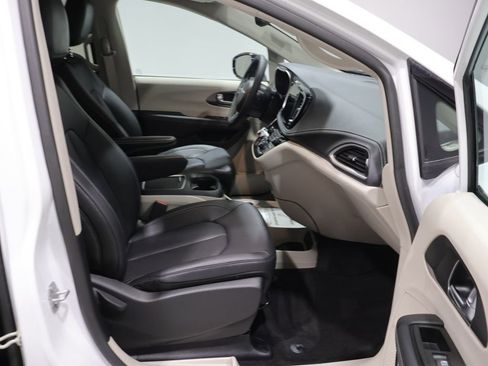 Used 2024 Chrysler Pacifica Touring-L w/ Road Tripper Package FWD image 21