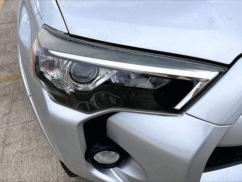 Used 2017 Toyota 4Runner SR5 image 27