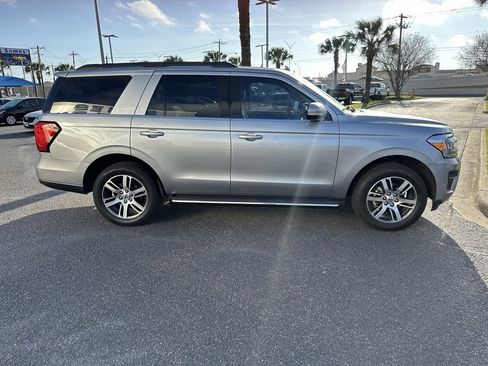 Used 2022 Ford Expedition XLT image 7