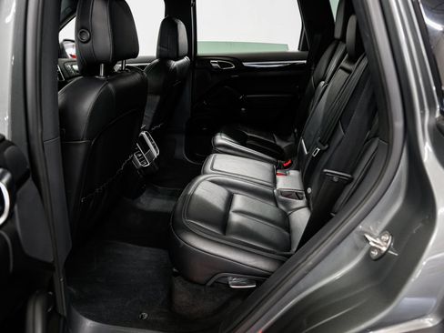 Used 2015 Porsche Cayenne Diesel AWD/4WD image 32