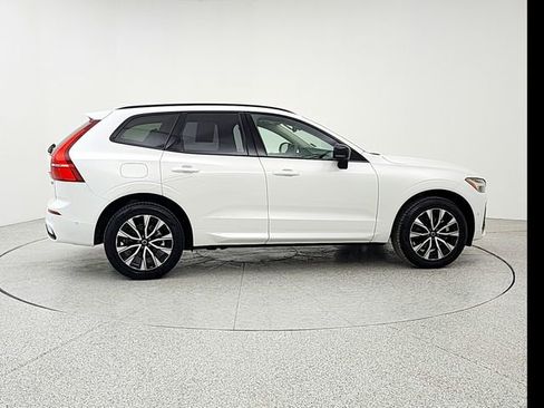 Used 2025 Volvo XC60 B5 Plus image 4