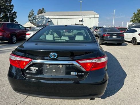 Used 2015 Toyota Camry XLE w/ Moonroof Package image 3