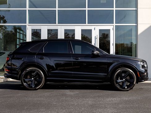 Used 2022 Bentley Bentayga image 5