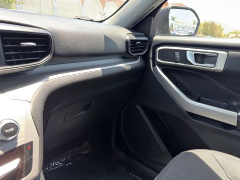 Used 2023 Ford Explorer XLT RWD image 36