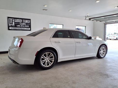 Used 2019 Chrysler 300 Touring w/ Driver Convenience Group RWD image 15