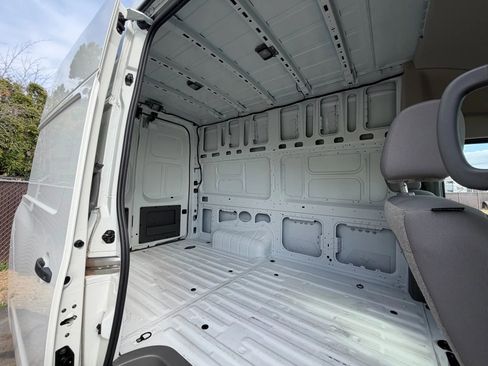 Used 2021 Nissan NV 2500 S image 15