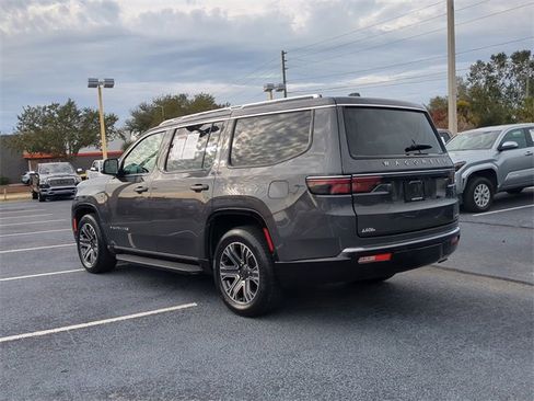Used 2024 Jeep Wagoneer Series II image 8