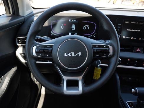 Used 2025 Kia Sportage LX image 10