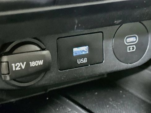 Used 2025 Hyundai Elantra Limited FWD image 32