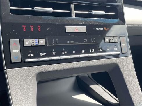 Used 2020 Toyota Avalon Limited image 20