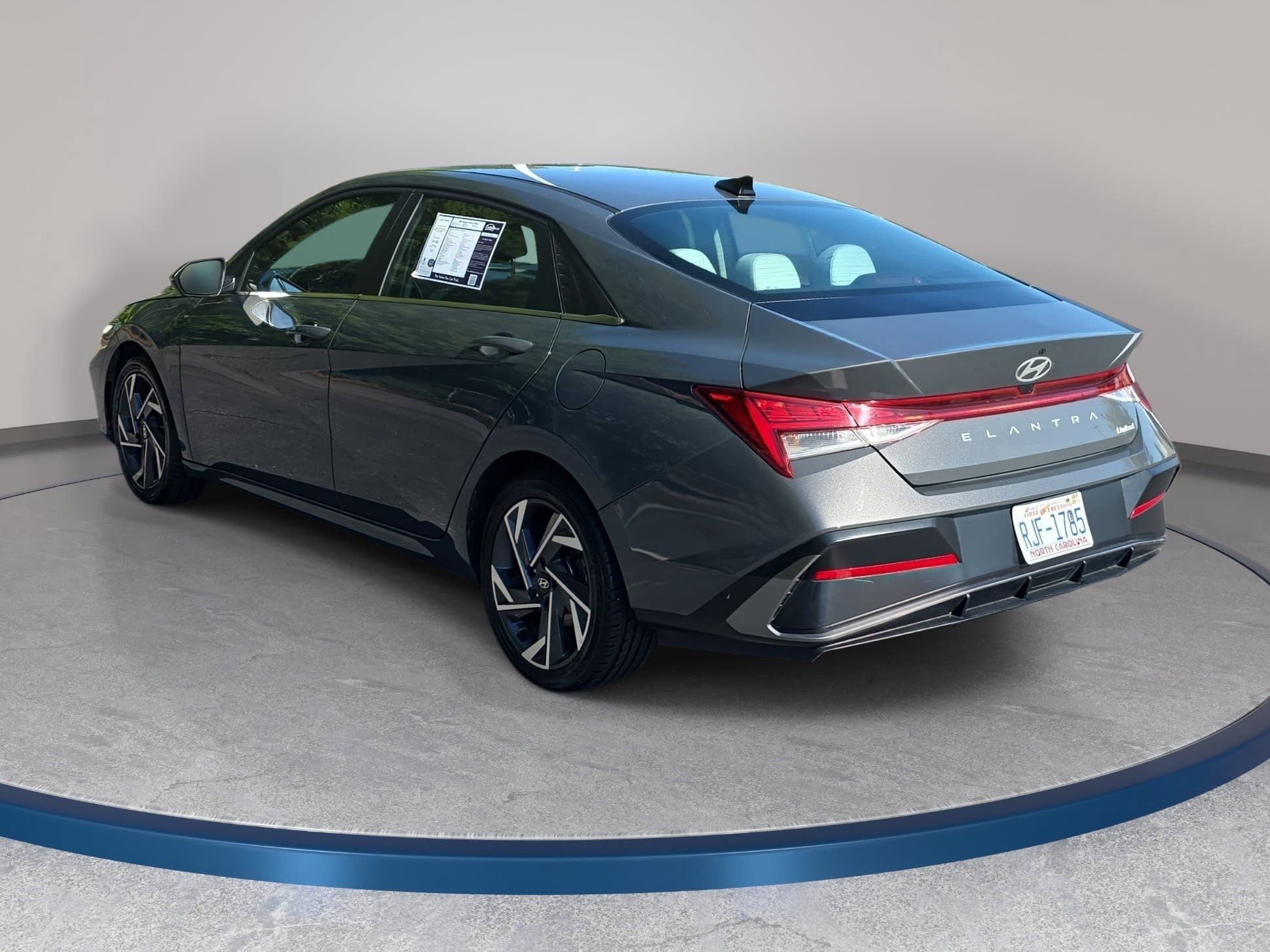 Used 2025 Hyundai Elantra Limited FWD image 7