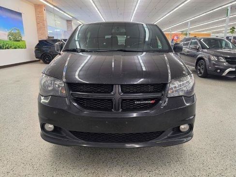 Used 2018 Dodge Grand Caravan SE FWD image 3
