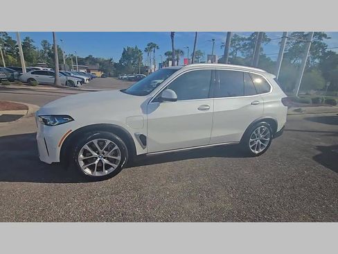 Certified 2025 BMW X5 xDrive50e w/ Premium Package image 26