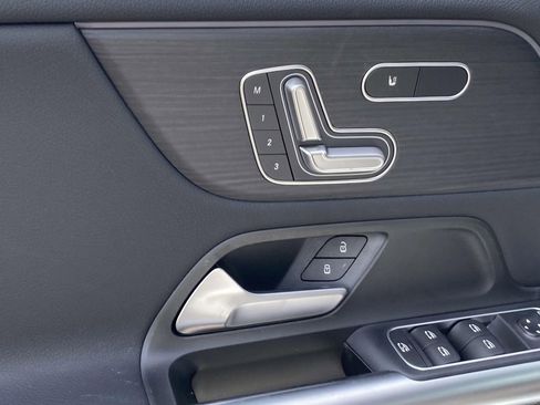 Certified 2025 Mercedes-Benz GLA 250 image 18