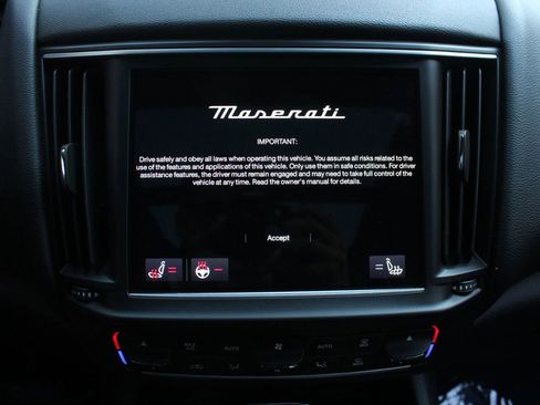 Used 2022 Maserati Levante GT AWD/4WD image 34