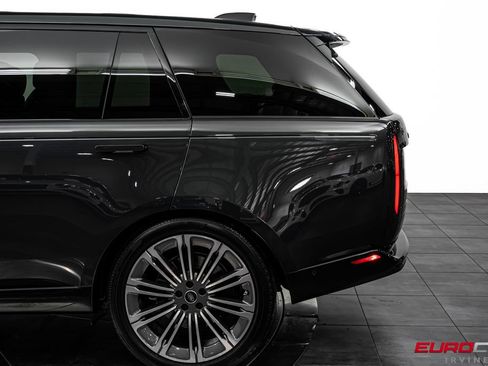 Used 2025 Land Rover Range Rover Long Wheelbase SE AWD/4WD image 14