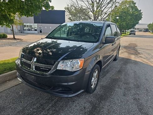 Used 2011 Dodge Grand Caravan Mainstreet w/ PWR Convenience Group FWD image 2