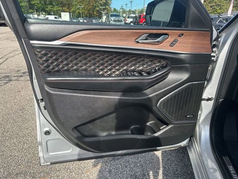 Used 2022 Jeep Grand Cherokee L Summit w/ Luxury Tech Group V image 14