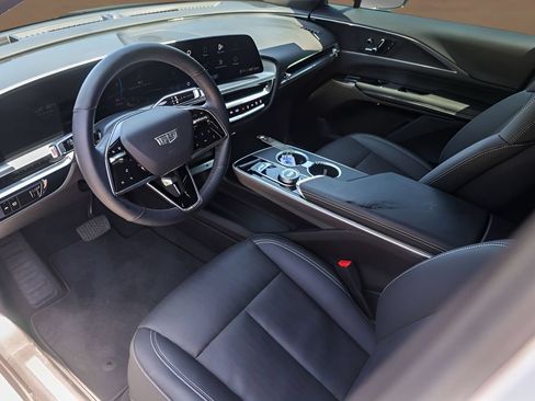 Certified 2024 Cadillac Lyriq Luxury AWD/4WD image 9