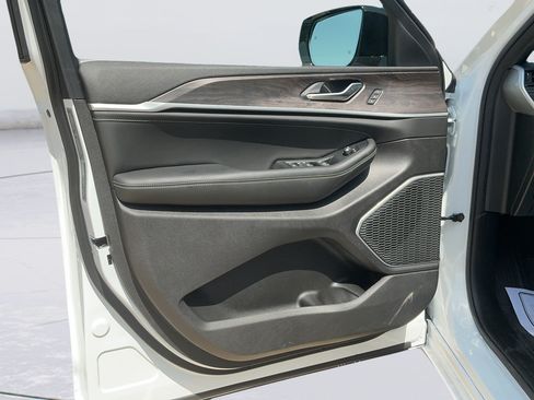 New 2026 Jeep Grand Cherokee L Limited AWD/4WD image 17