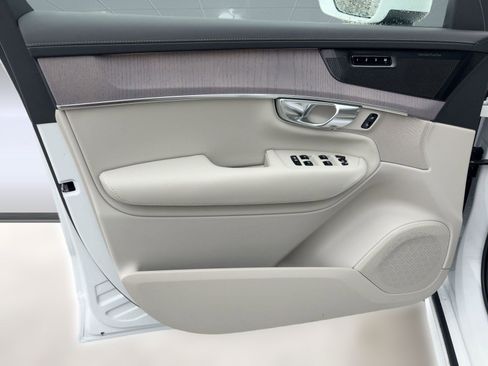 New 2026 Volvo XC90 T8 Ultra w/ Protection Package Premier AWD/4WD image 17