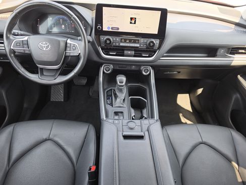 Certified 2024 Toyota Grand Highlander XLE image 8