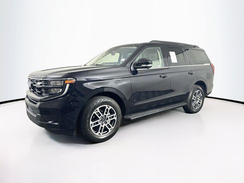 Used 2025 Ford Expedition Active AWD/4WD image 3