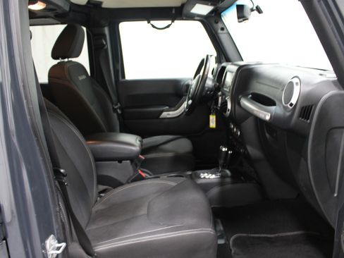 Used 2016 Jeep Wrangler Unlimited Sahara w/ Max Tow Package image 19