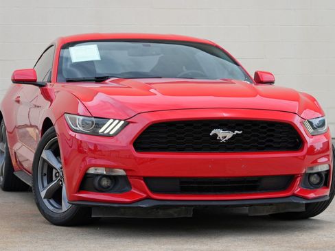 Used 2015 Ford Mustang Coupe w/ Equipment Group 051A RWD image 2